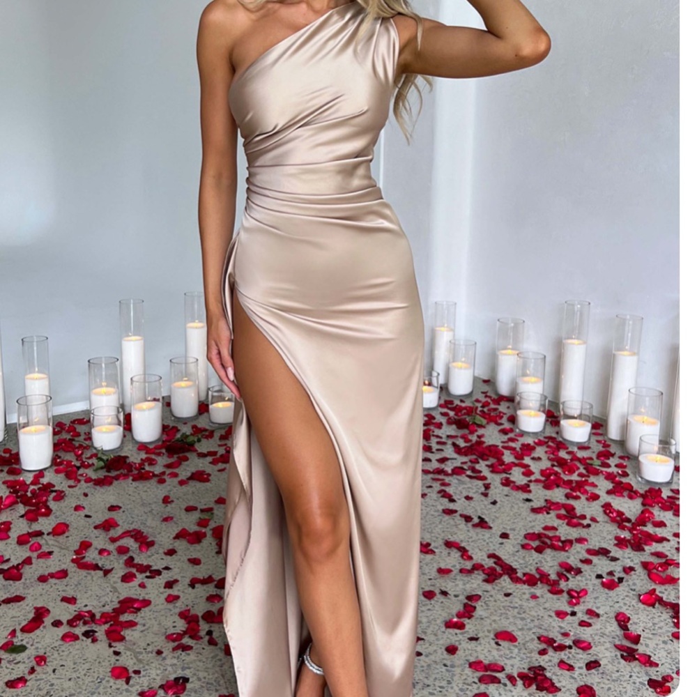 Chic One-Shoulder Satin Maxi Dress in Champagne